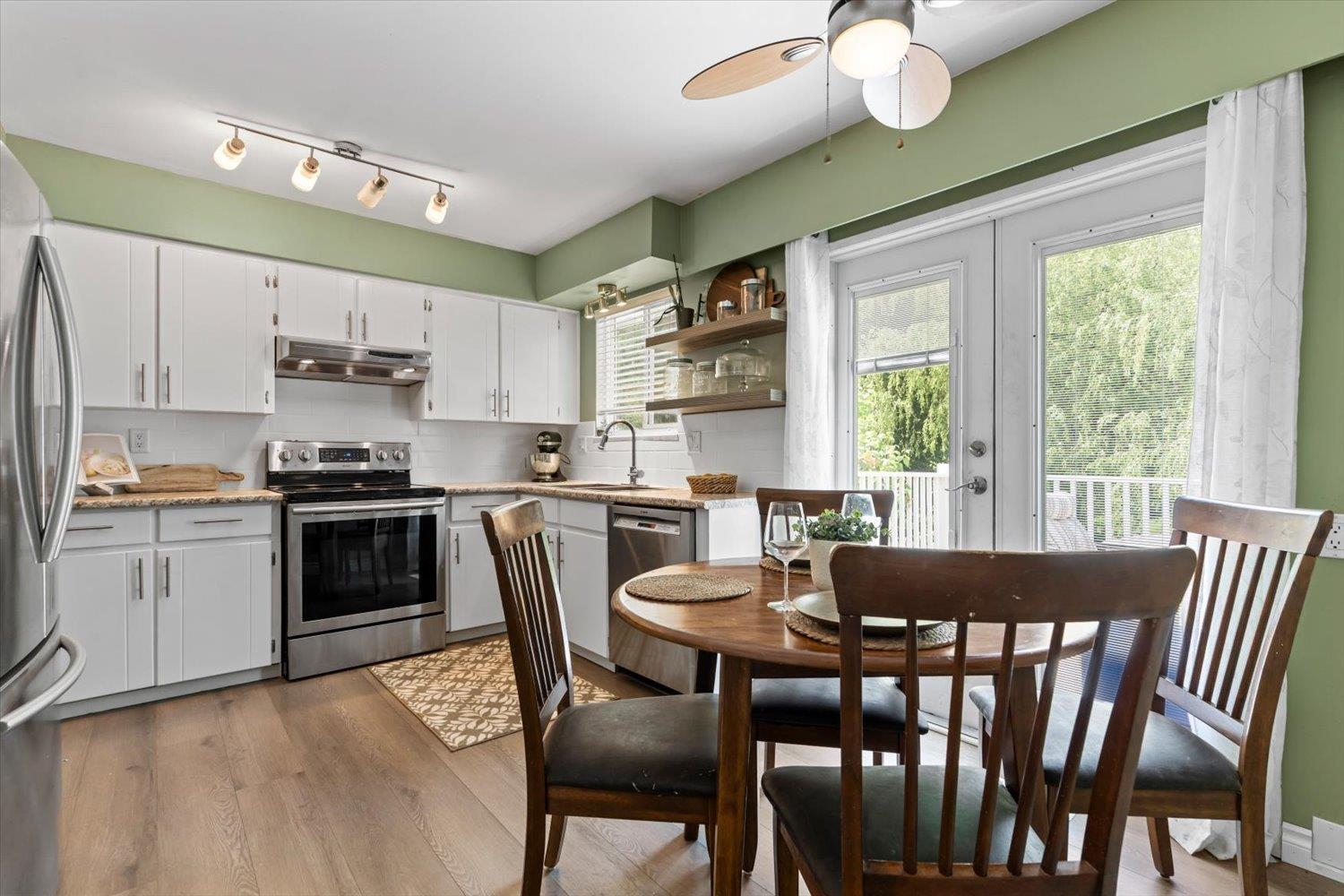 459 NAISMITH AVENUE, Harrison Hot Springs, Harrison Hot Springs