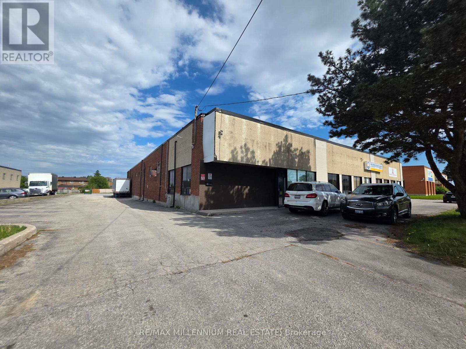 1 - 465 NORFINCH DRIVE