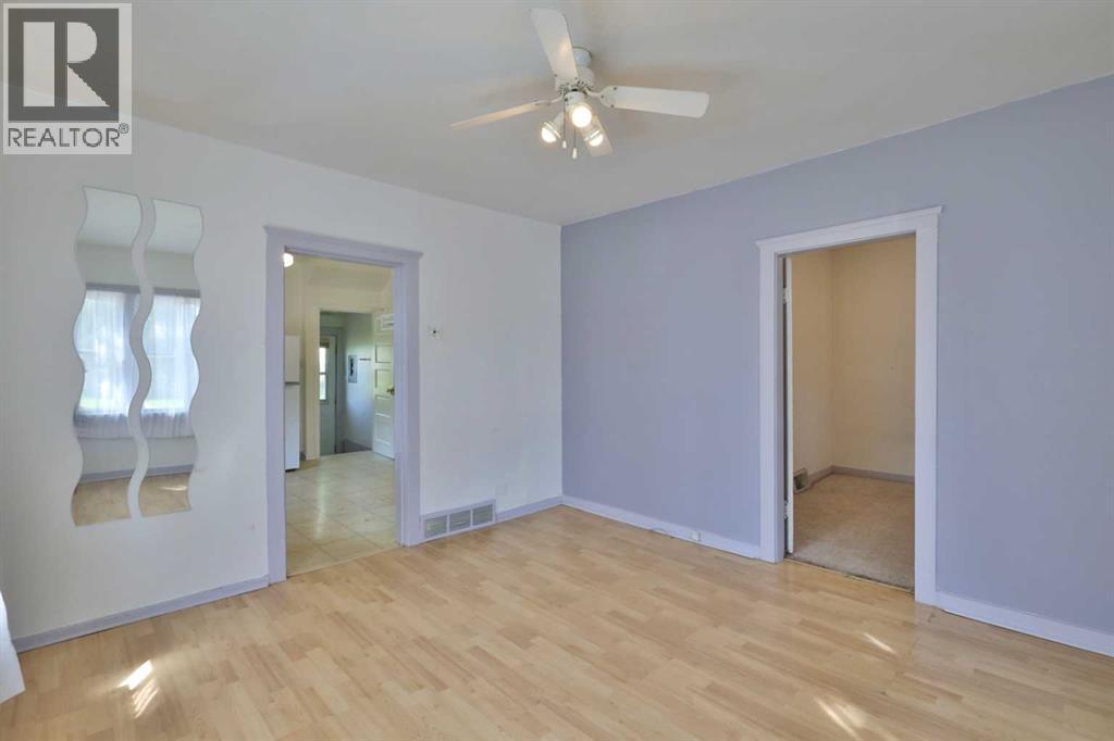 4910 44 Street - Image 4