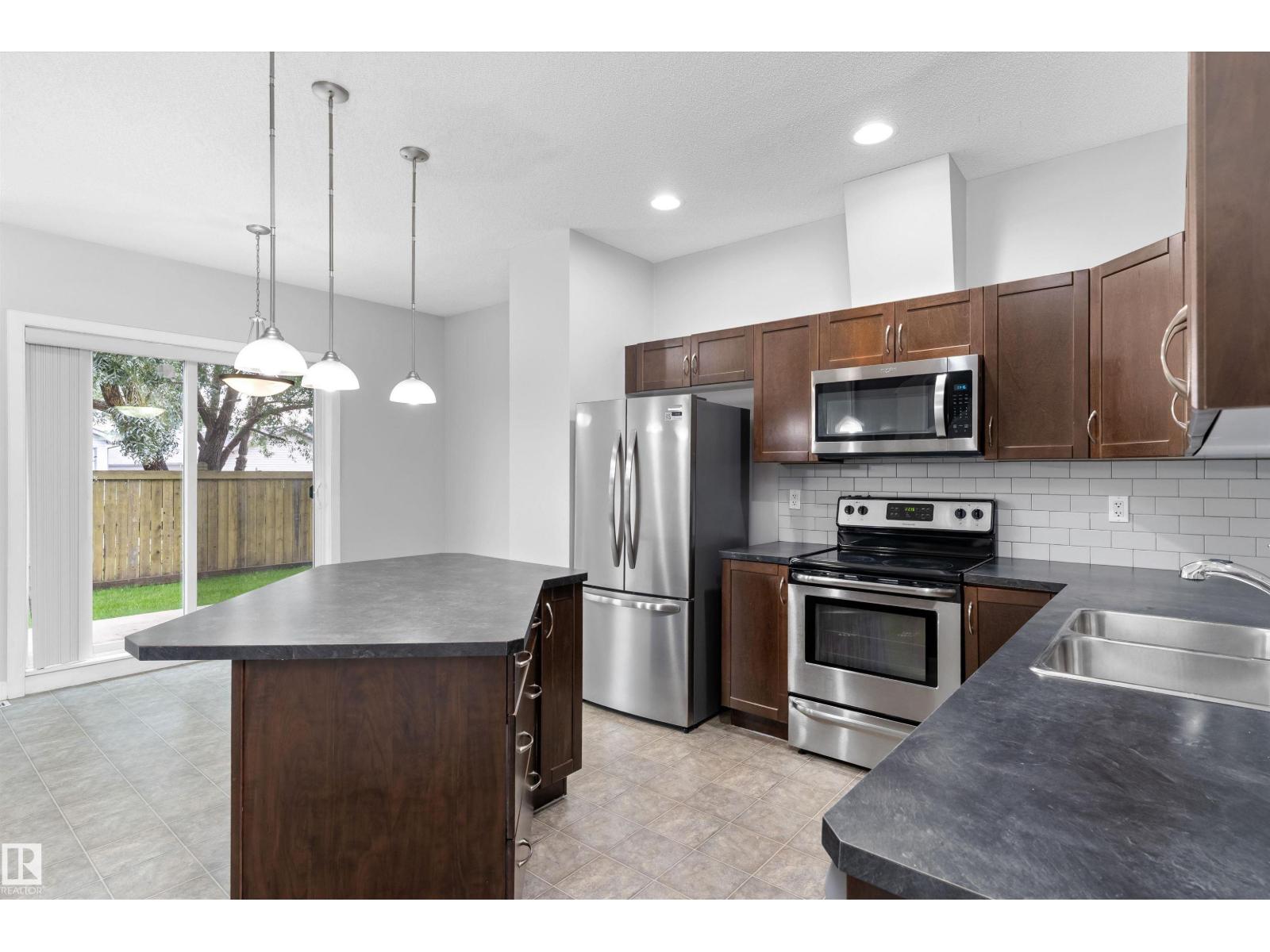 #7 13825 155 AV NW - 16