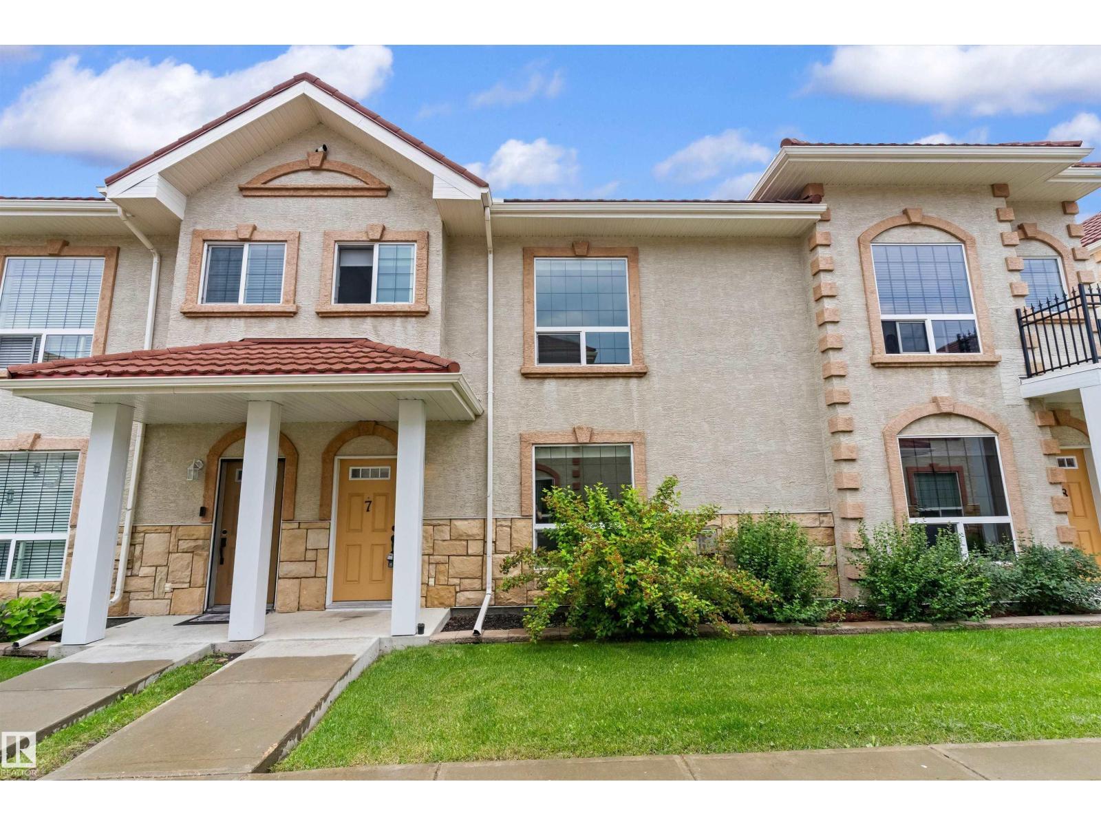 #7 13825 155 AV NW, Carlton, Edmonton photo 1