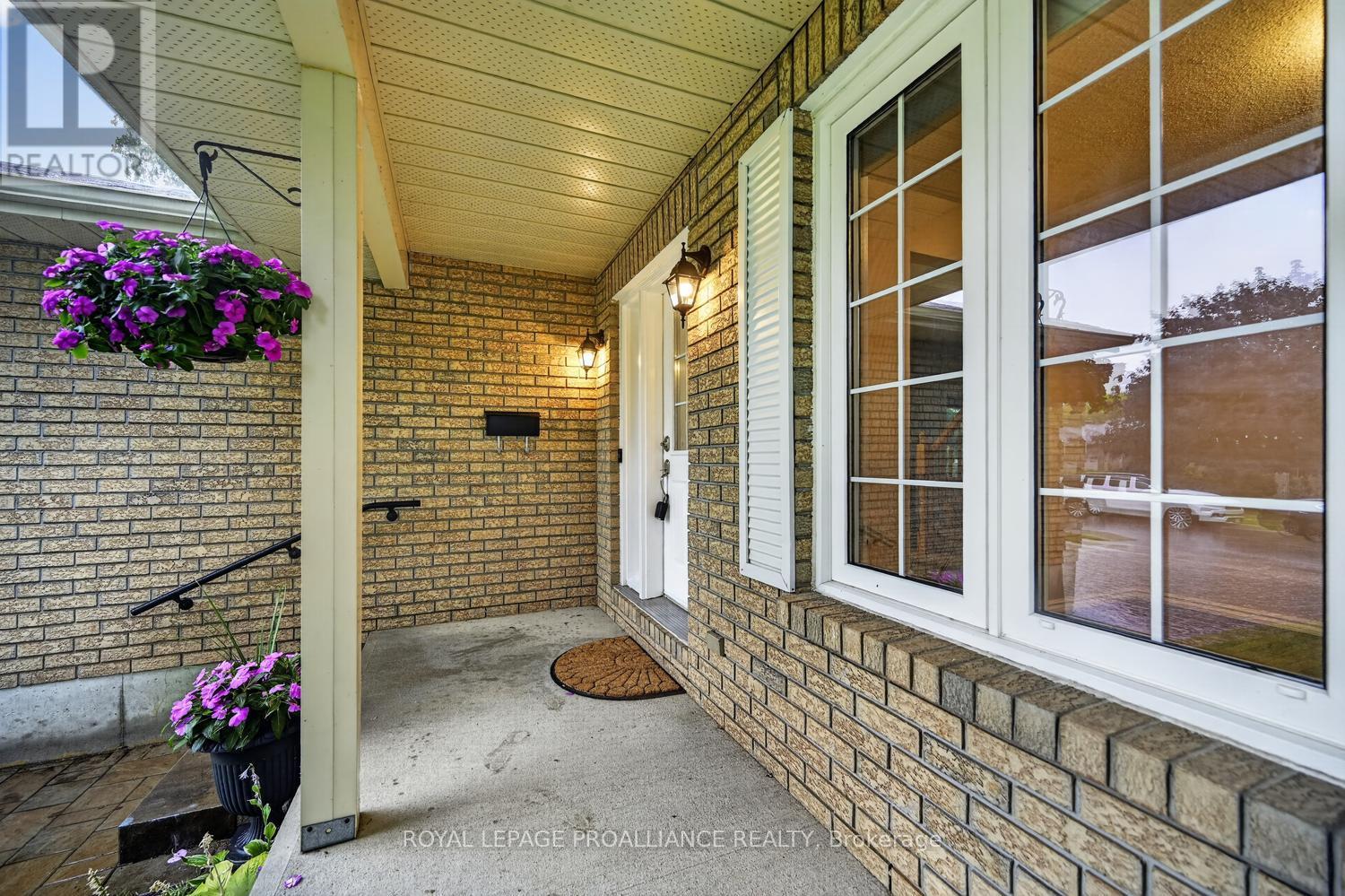 388 BROCK STREET - 3