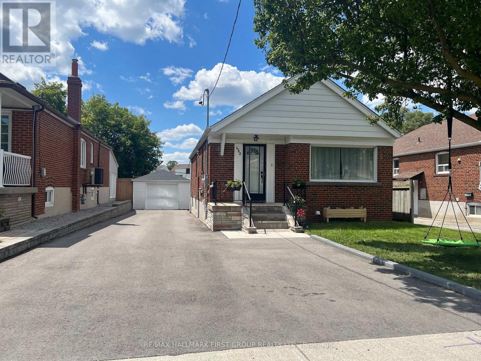 Photo of 482 Warden Avenue