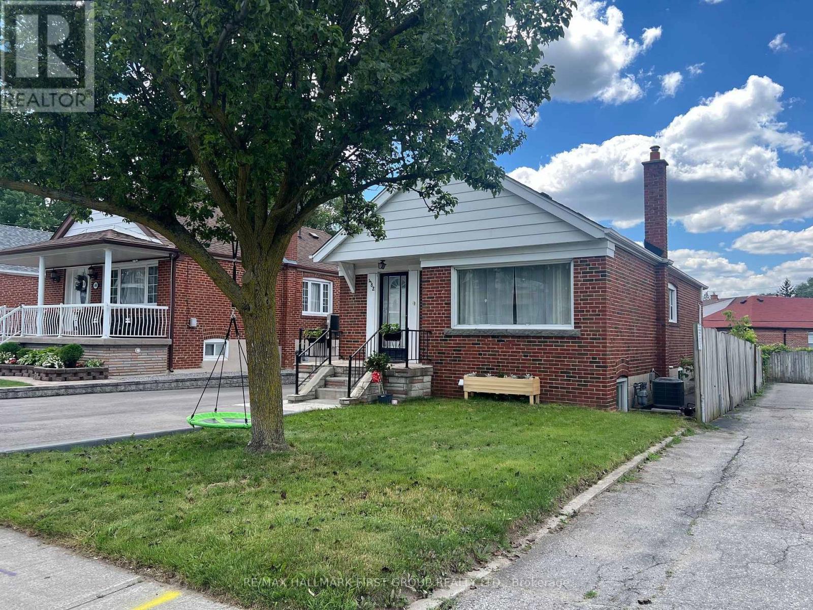 482 WARDEN AVENUE - 4