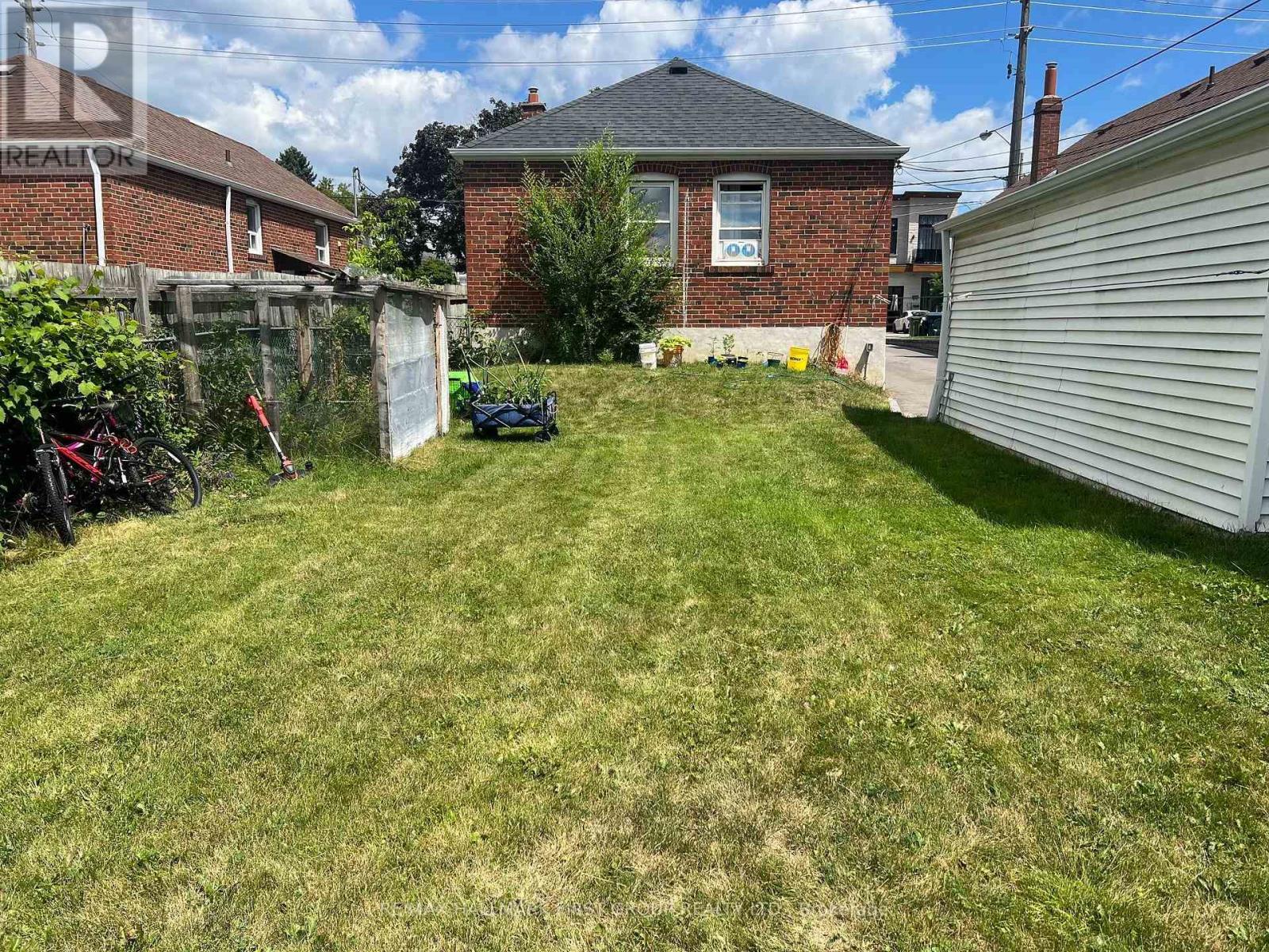 482 WARDEN AVENUE - 7