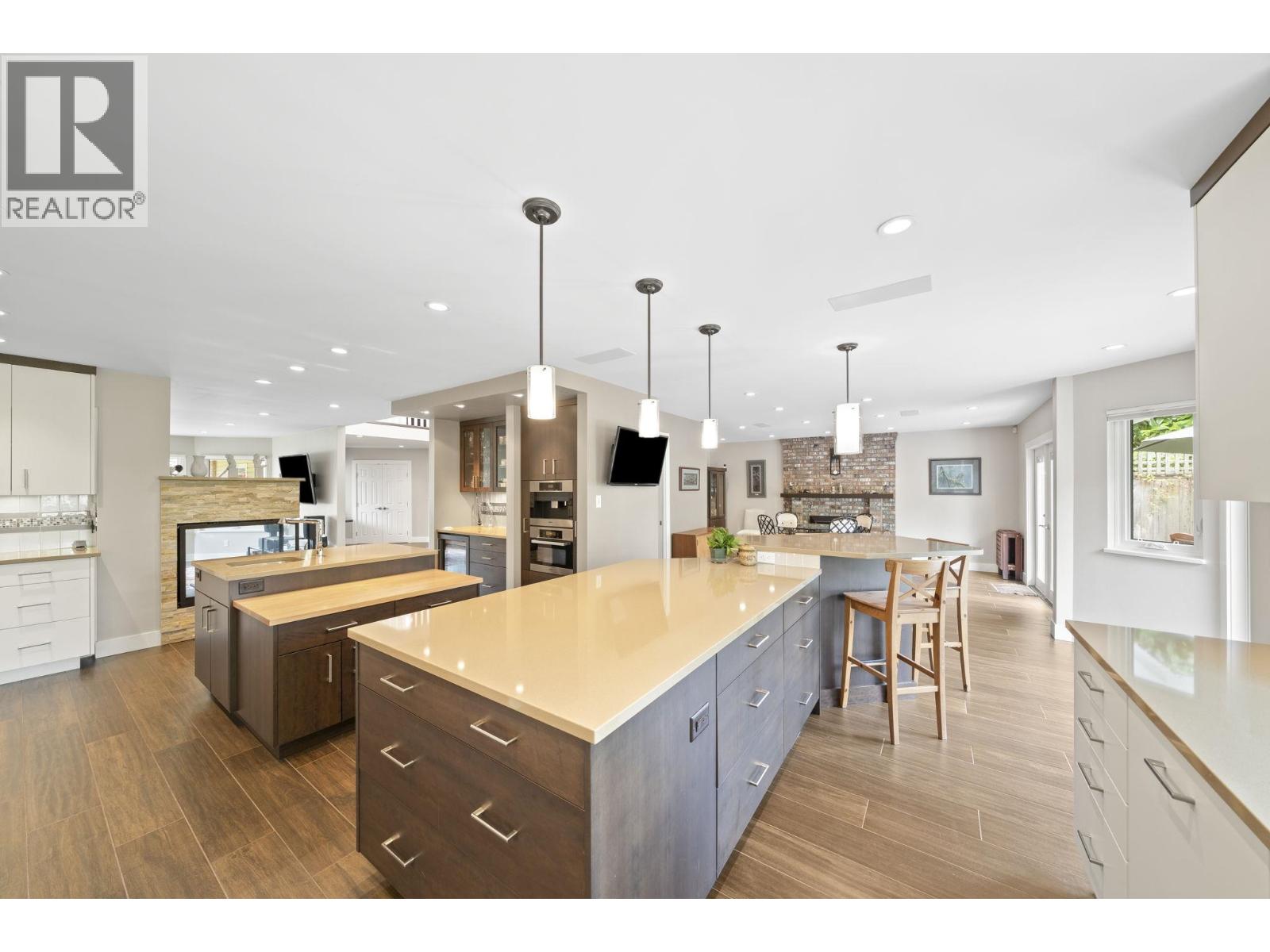 10131 HOLLYWELL Drive, Richmond