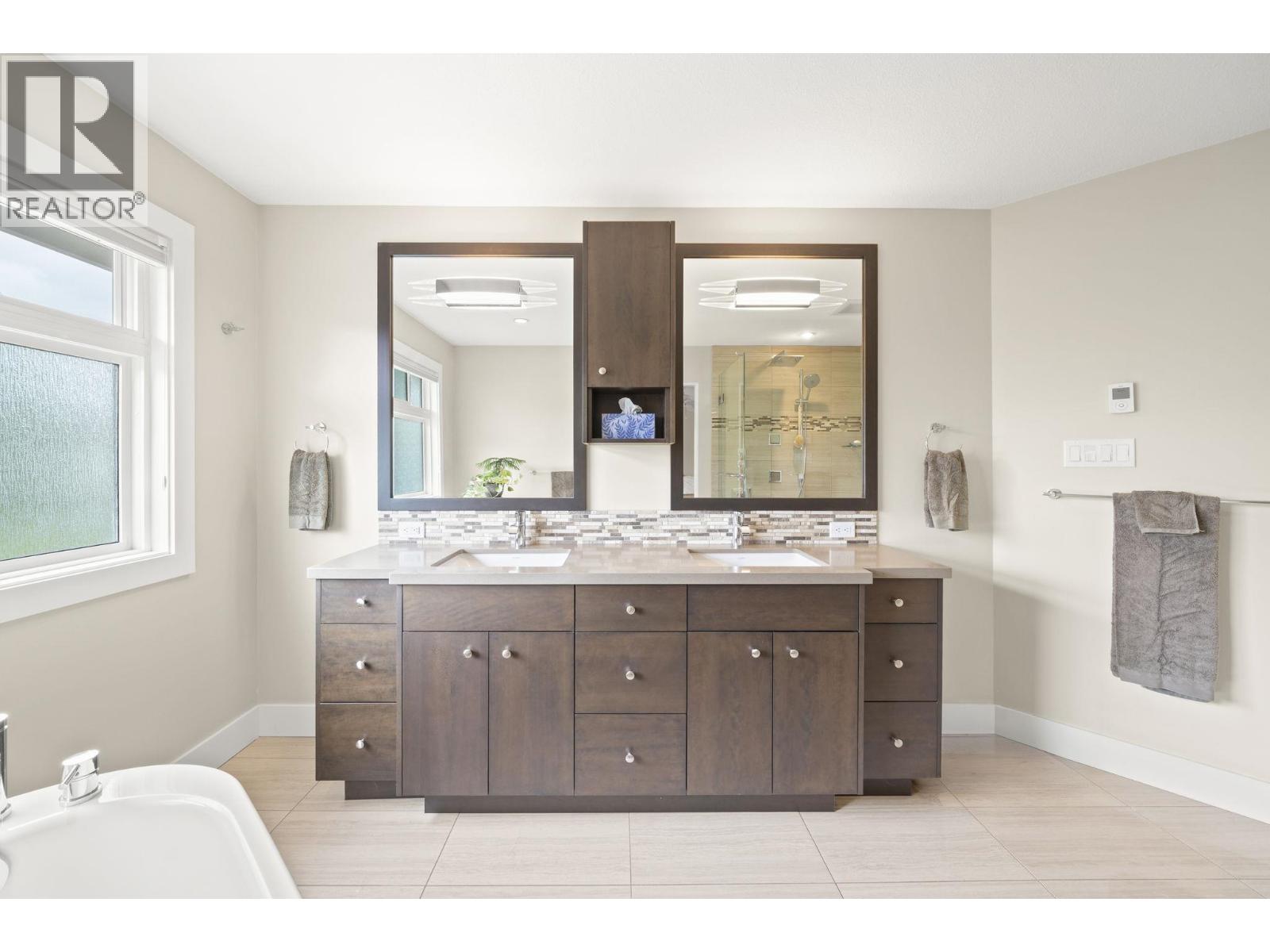 10131 HOLLYWELL Drive, Richmond
