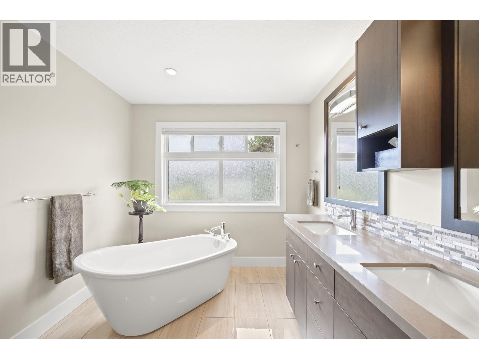 10131 HOLLYWELL Drive, Richmond