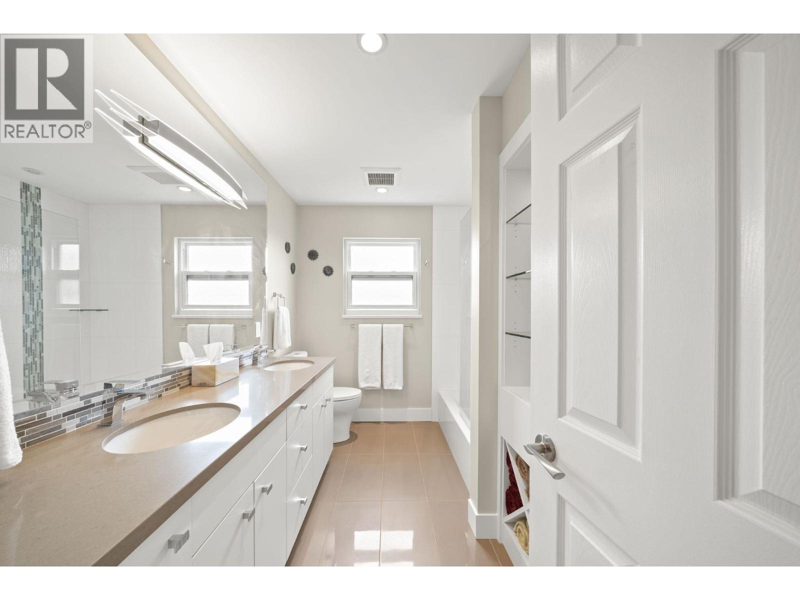 10131 HOLLYWELL Drive, Richmond