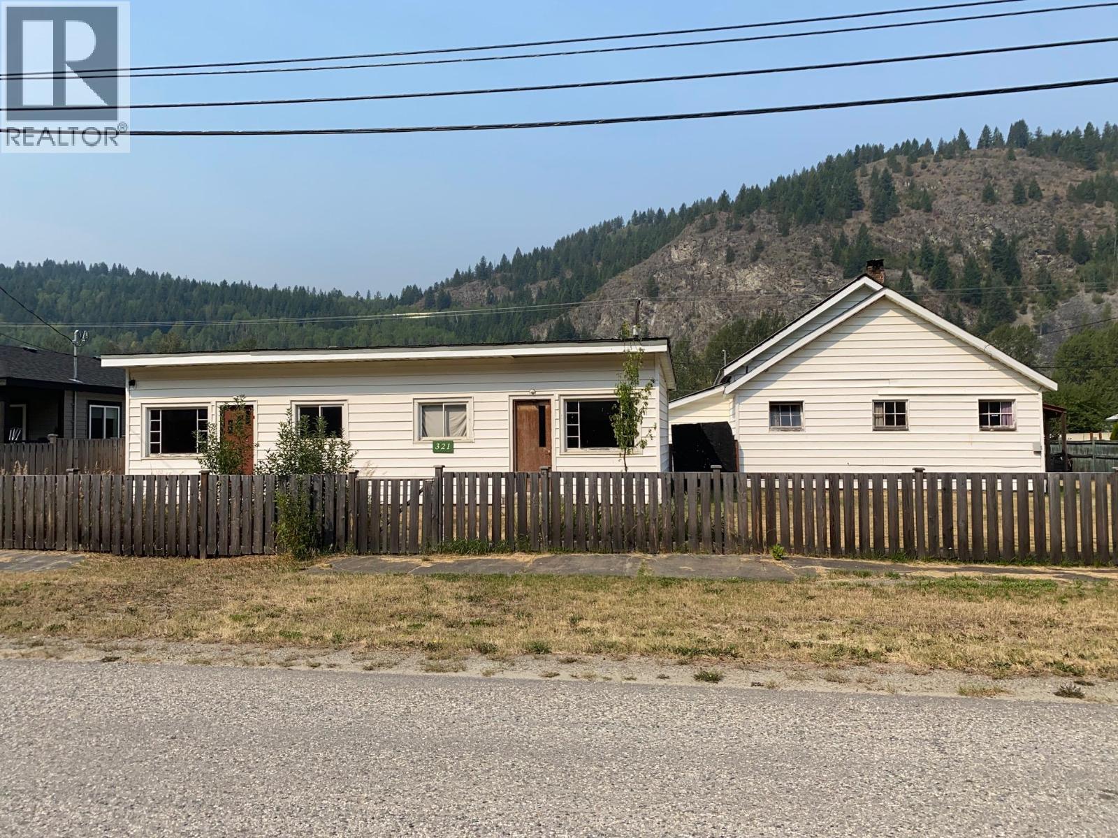 321 N Kimberley Avenue, Greenwood, British Columbia, V0H1J0, Greenwood, British Columbia — photo 4 of 4