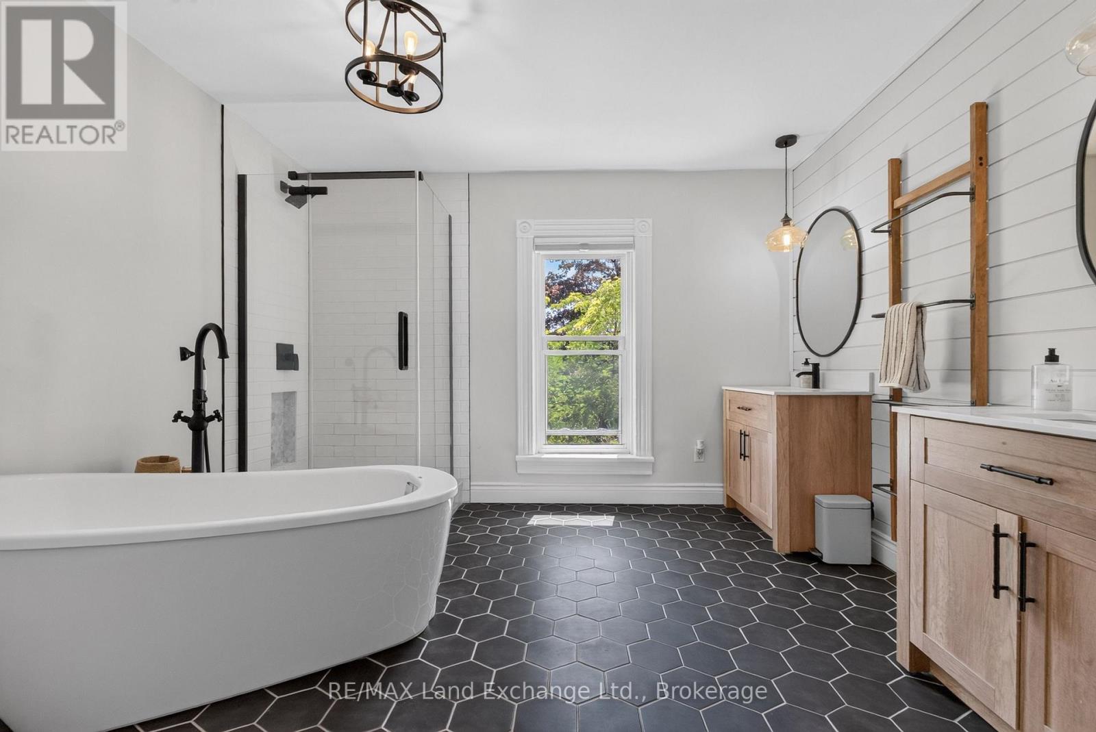 581 QUEEN STREET - Image 24
