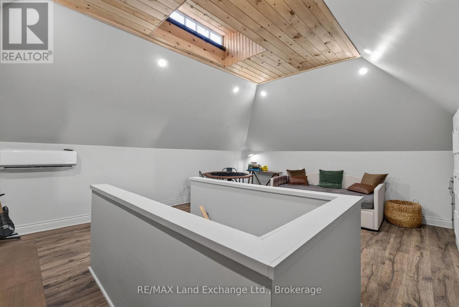 581 QUEEN STREET - Image 35