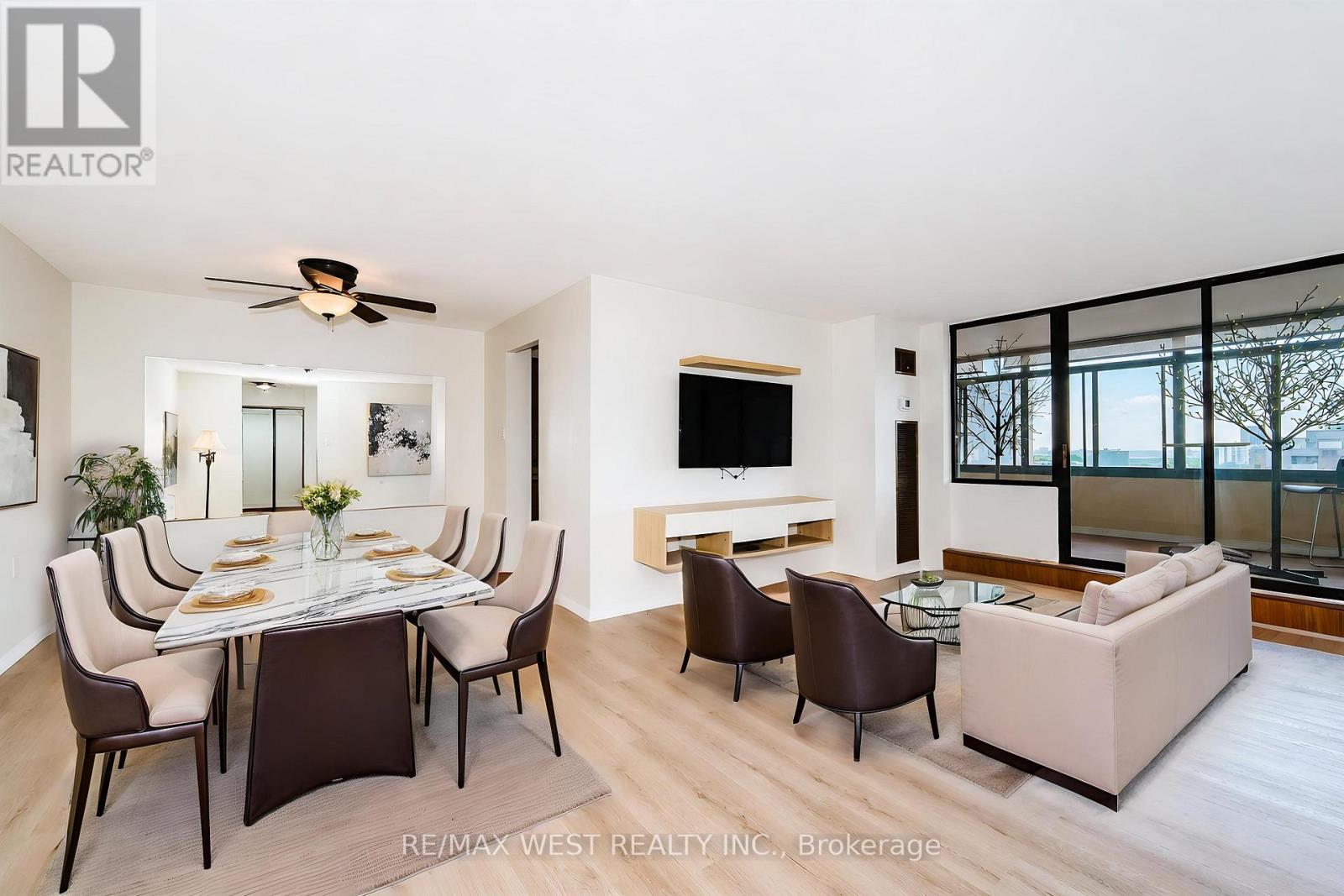 #1604 18 KNIGHTSBRIDGE ROAD - 2