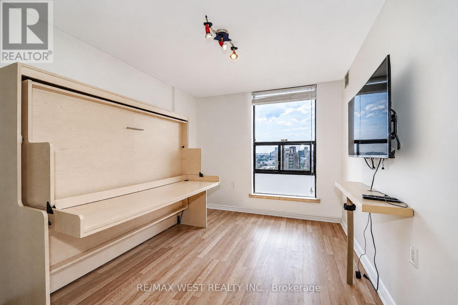 #1604 18 KNIGHTSBRIDGE ROAD - Image 8