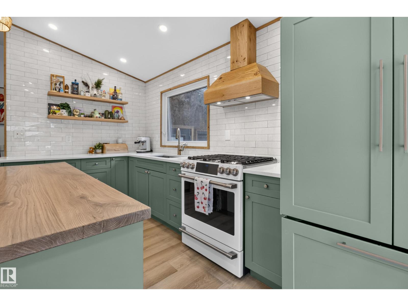 33 HAZEL ST - 20