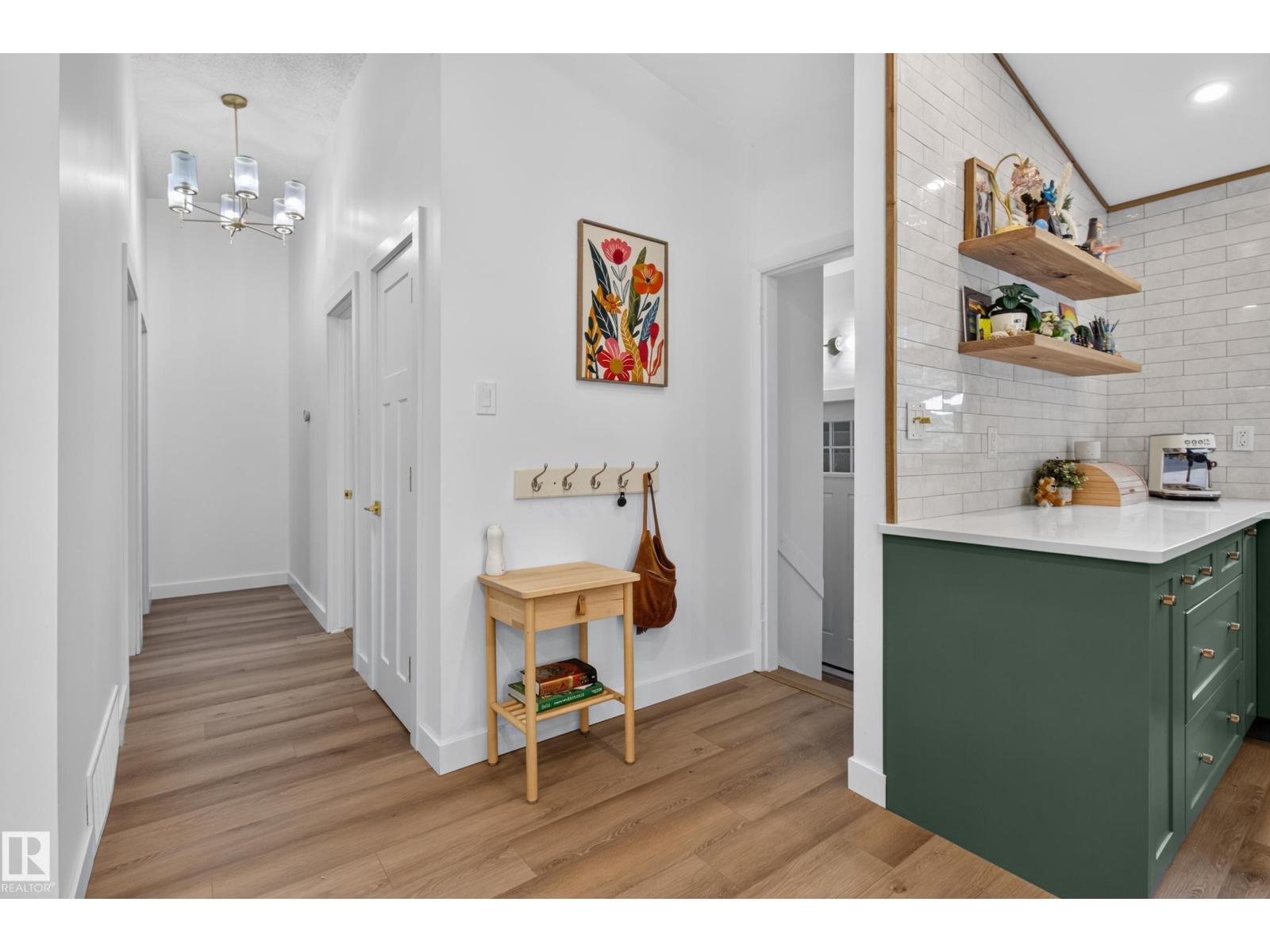 33 HAZEL ST - 23