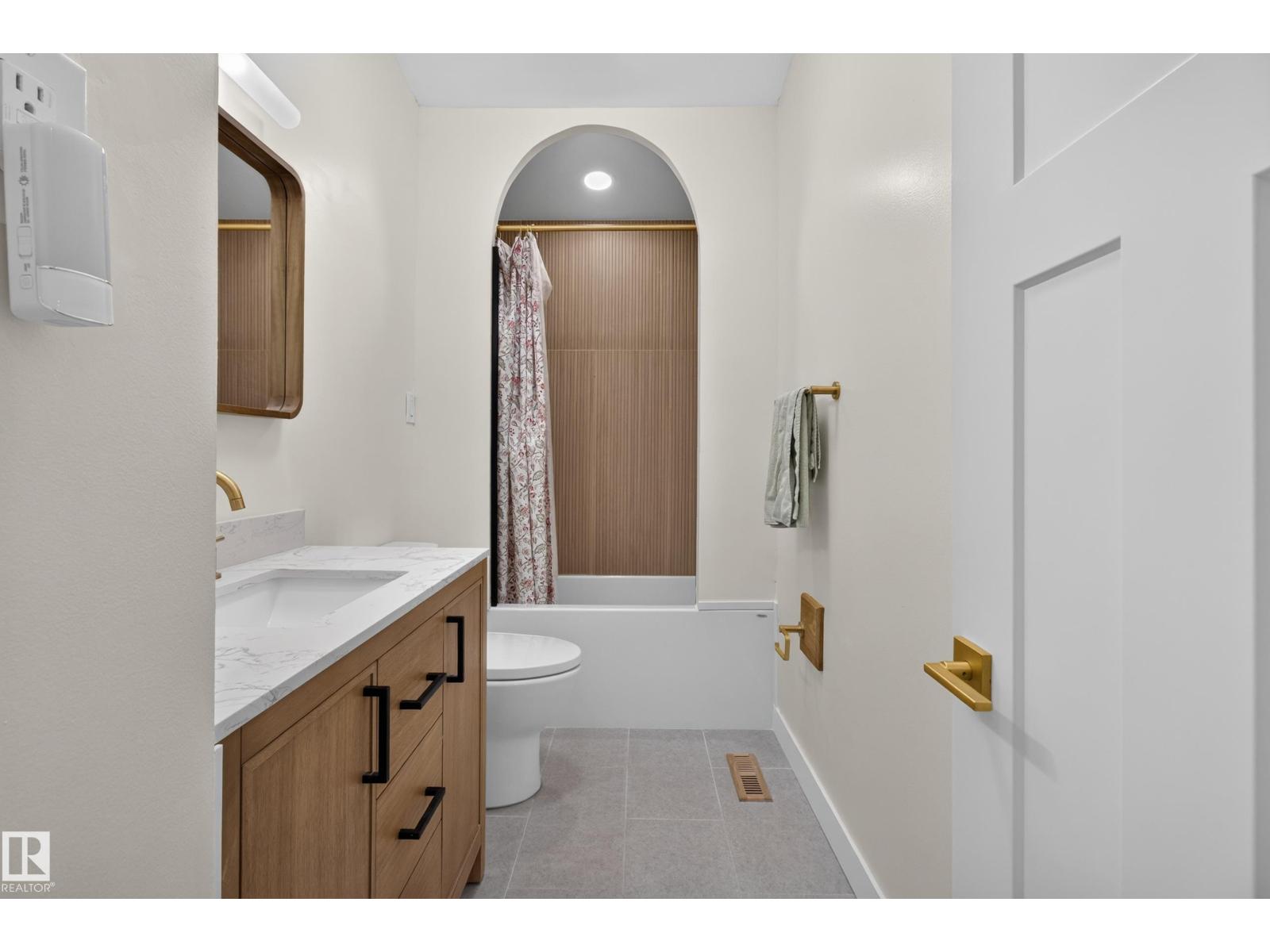33 HAZEL ST - 24