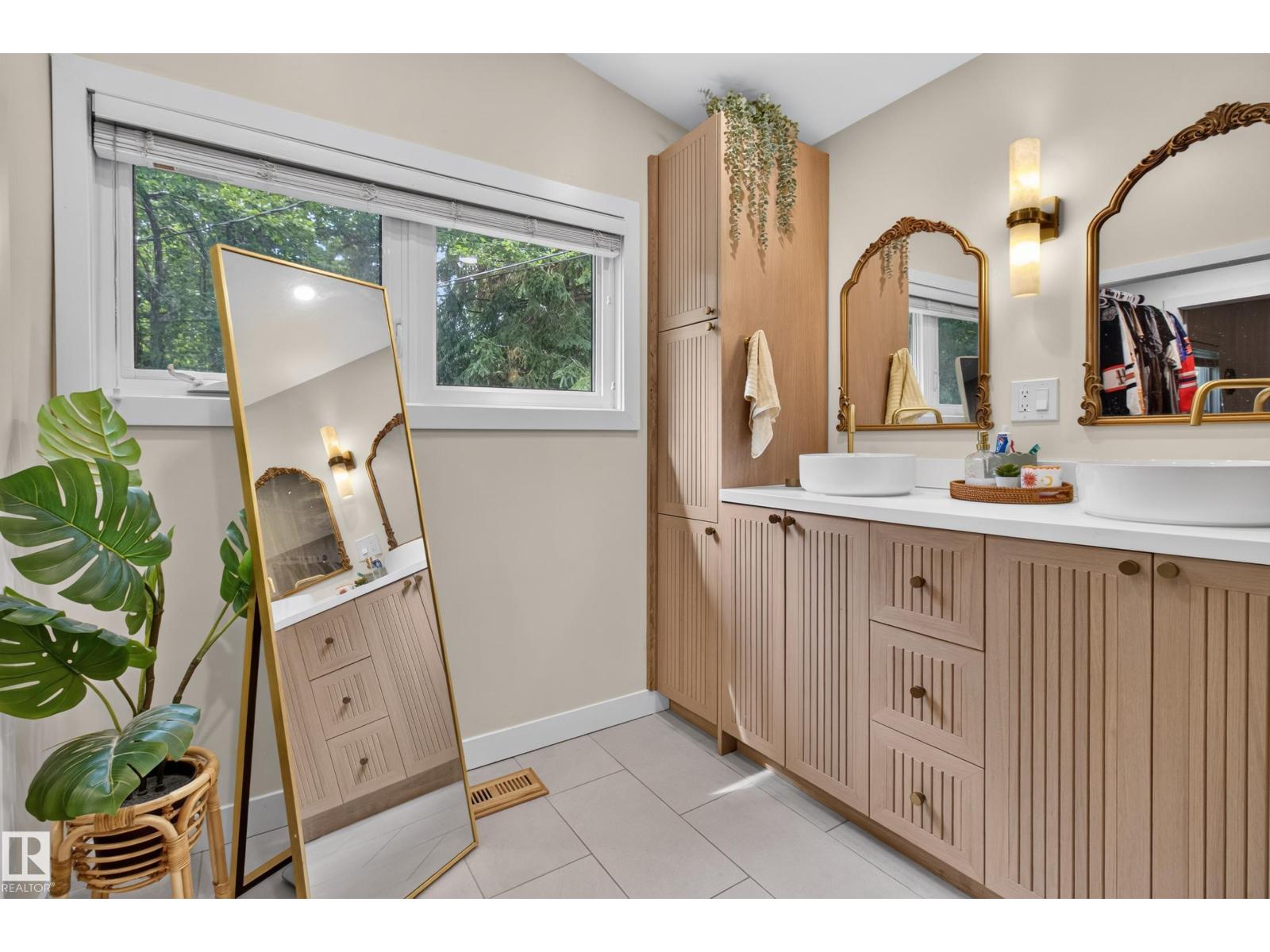 33 HAZEL ST - 35