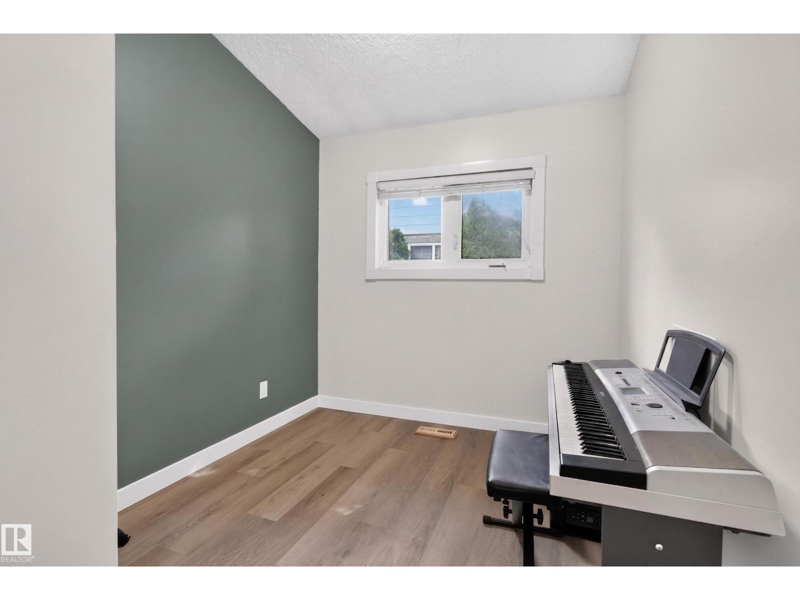 33 HAZEL ST - Image 36