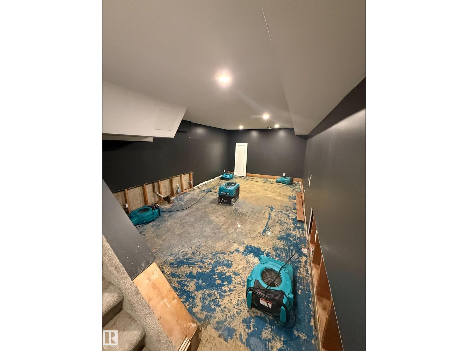 33 HAZEL ST - Image 42