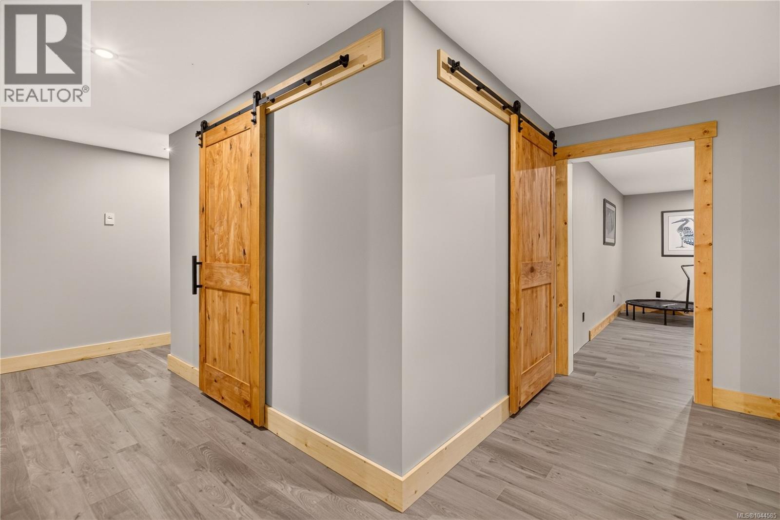 1258 Barr Dr - Image 82