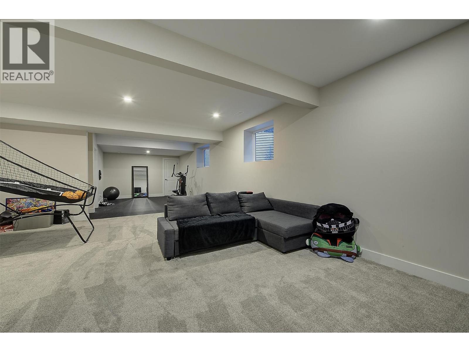 2383 Hawks Boulevard - 48