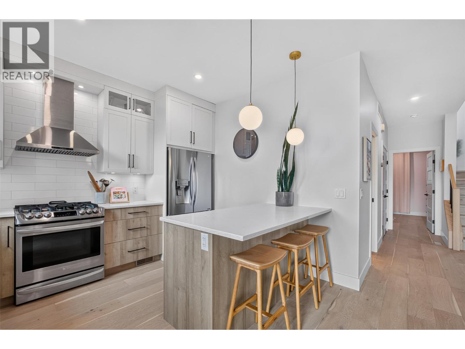1 945 Borden Avenue, Kelowna