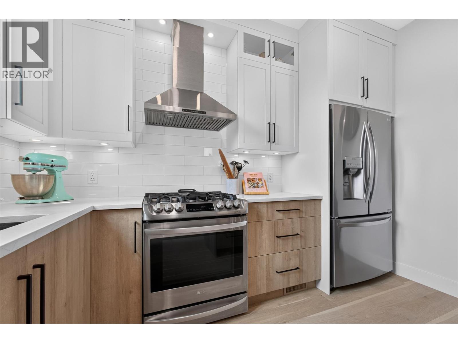 #1 945 Borden Avenue - 11