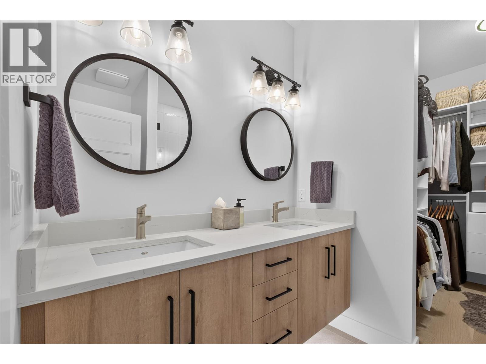 1 945 Borden Avenue, Kelowna