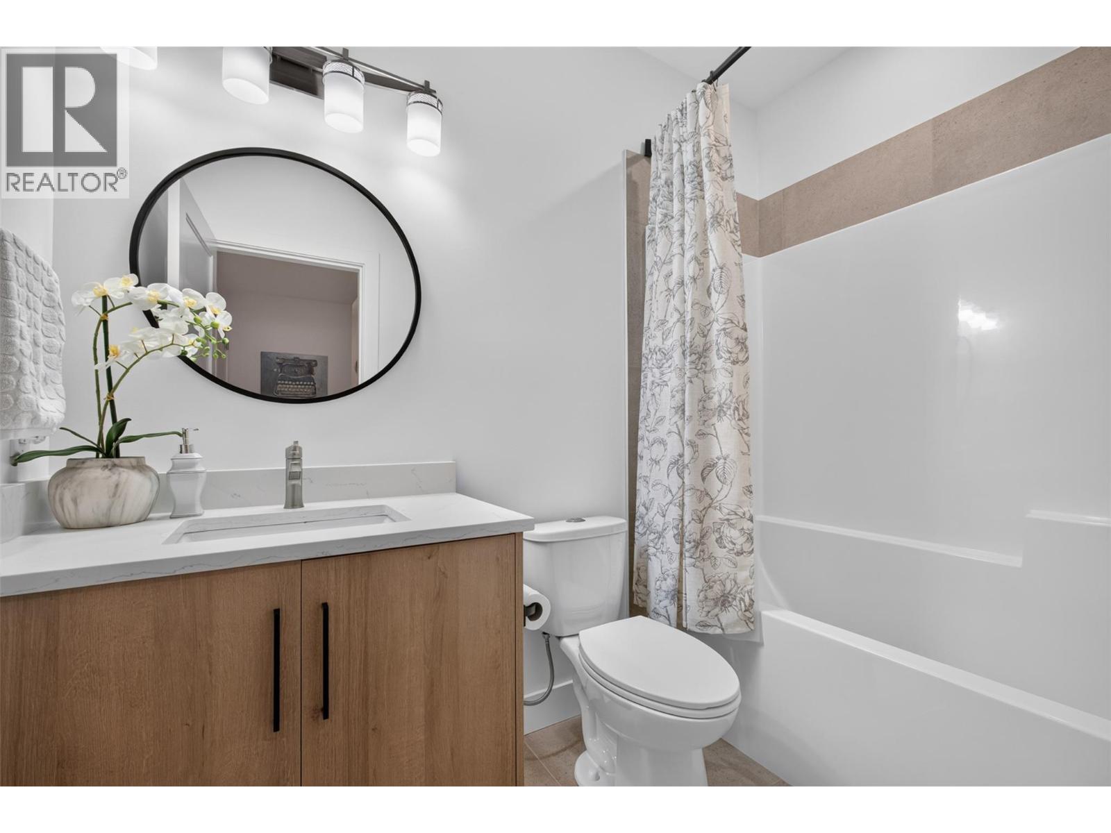 1 945 Borden Avenue, Kelowna