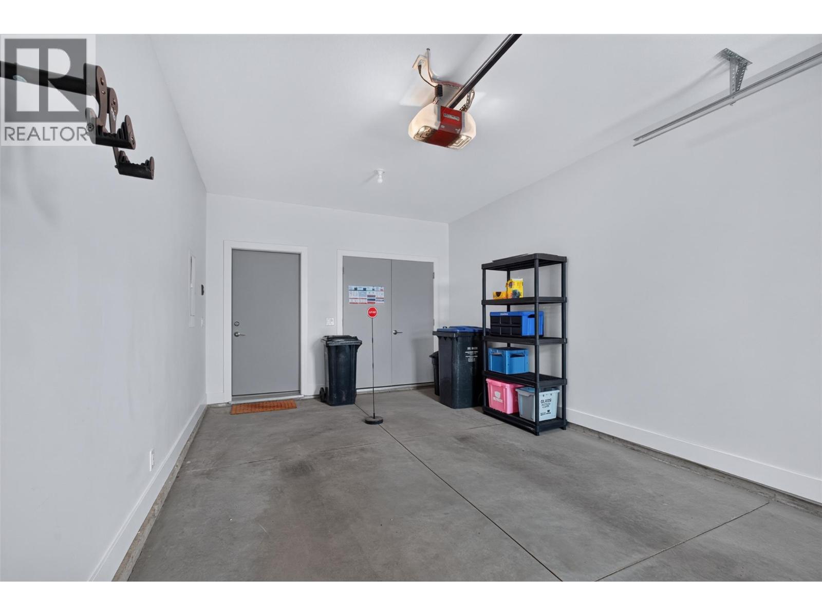#1 945 Borden Avenue - 26