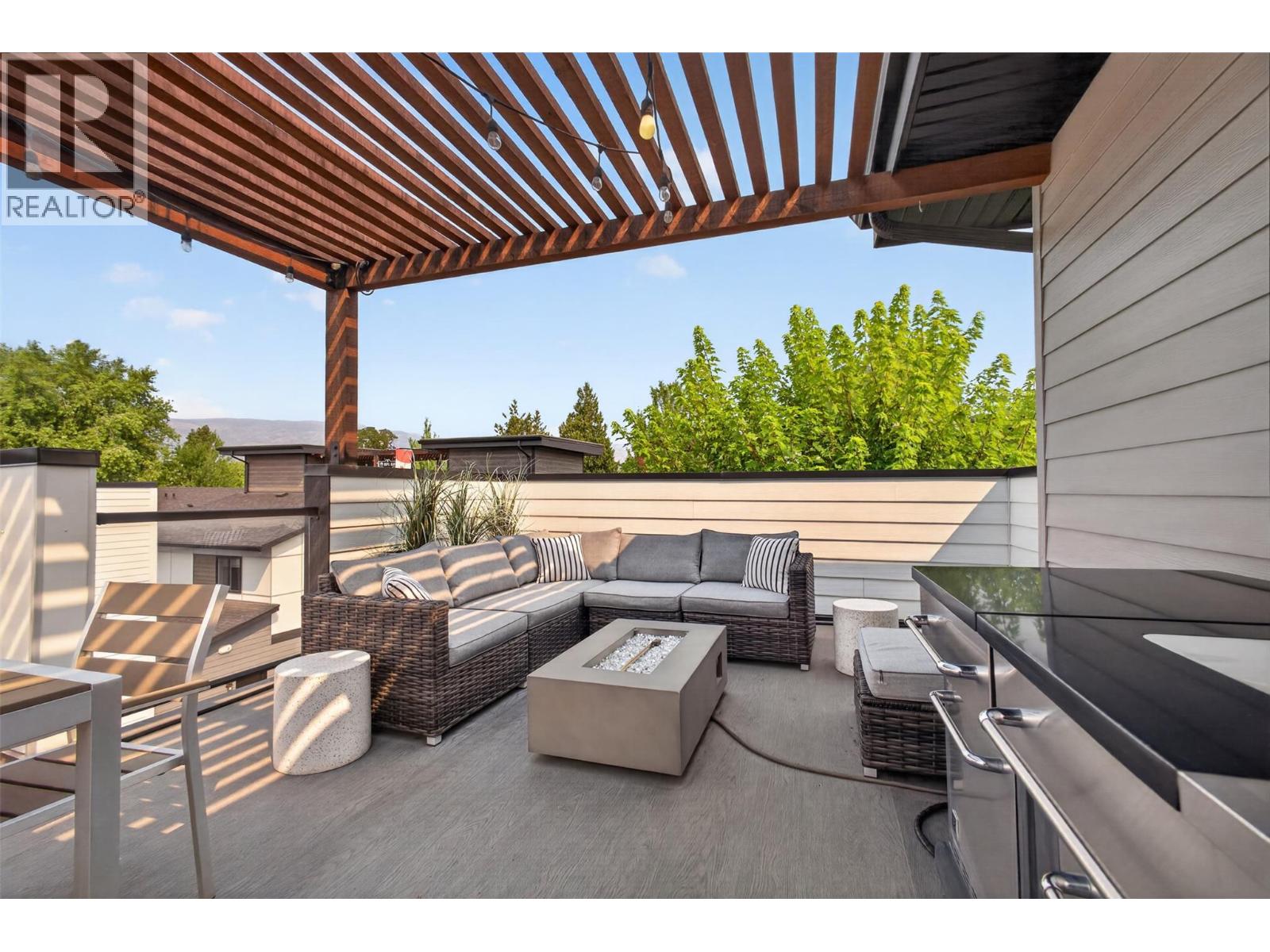 1 945 Borden Avenue, Kelowna