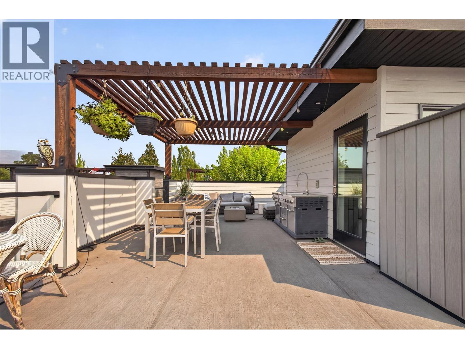 #1 945 Borden Avenue - 30