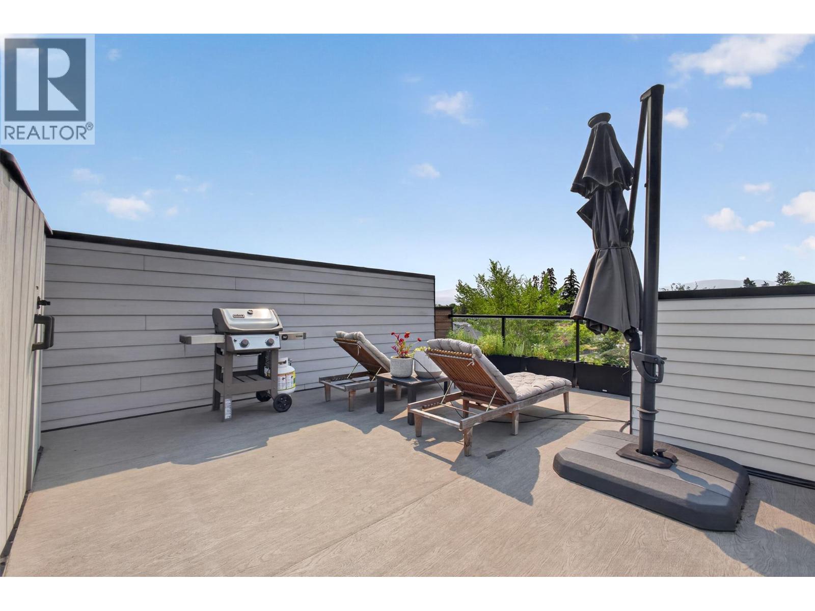 #1 945 Borden Avenue - 31