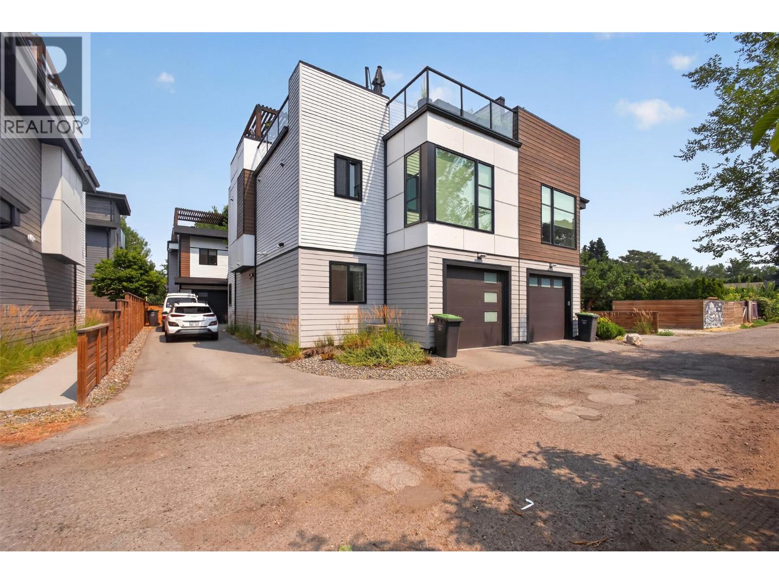 1 945 Borden Avenue, Kelowna