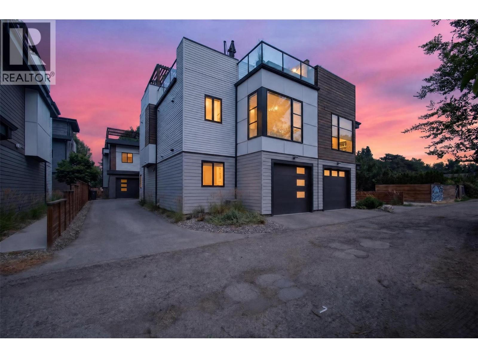1 945 Borden Avenue, Kelowna