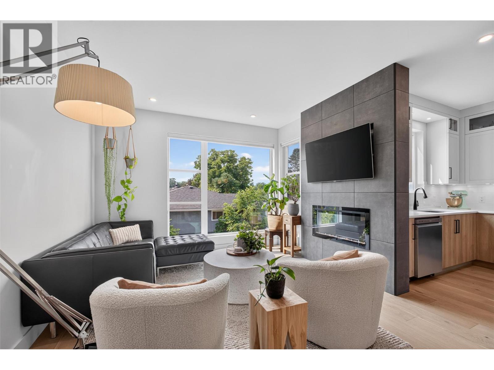 #1 945 Borden Avenue - 8