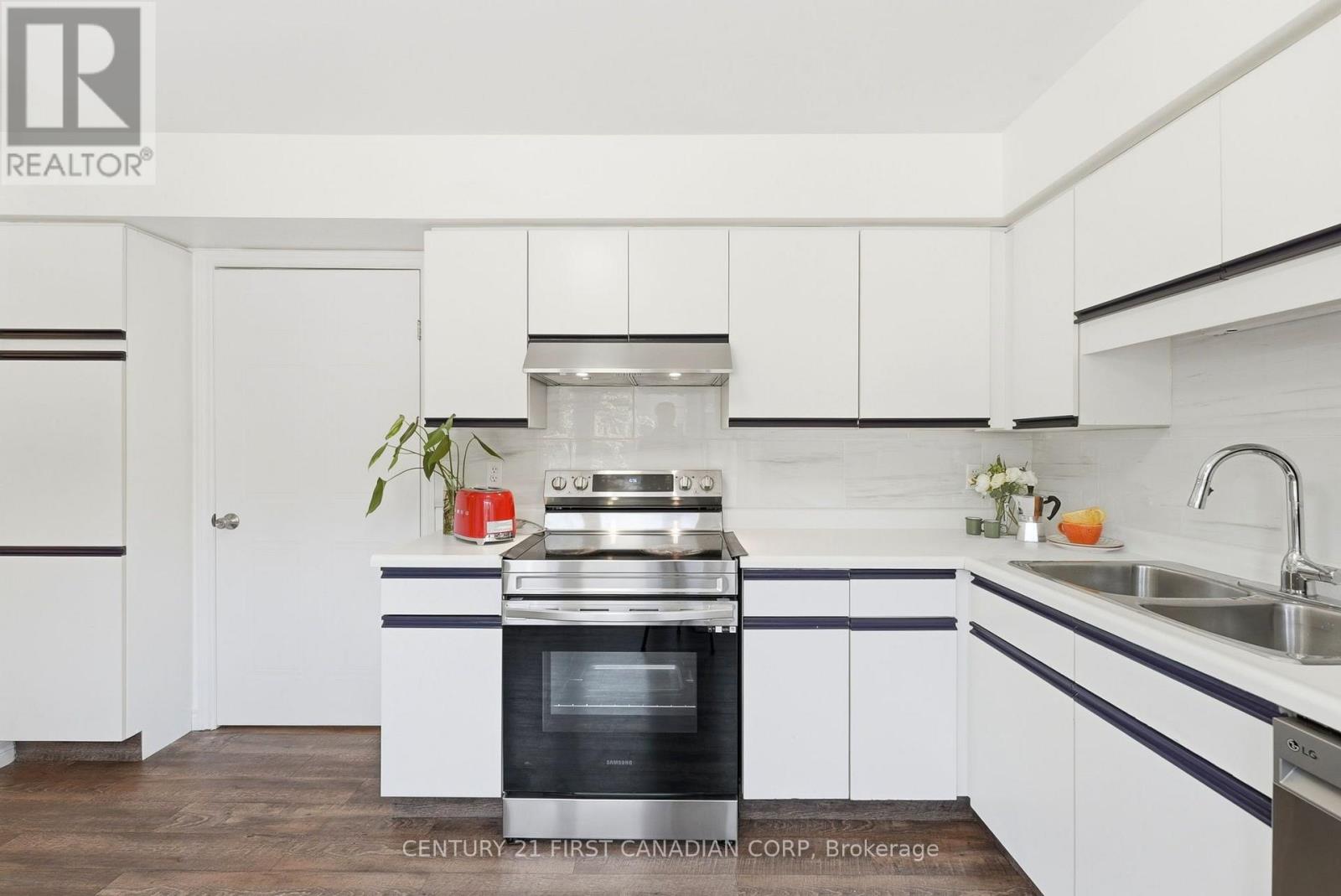 #10 1548 RICHMOND STREET - Image 18