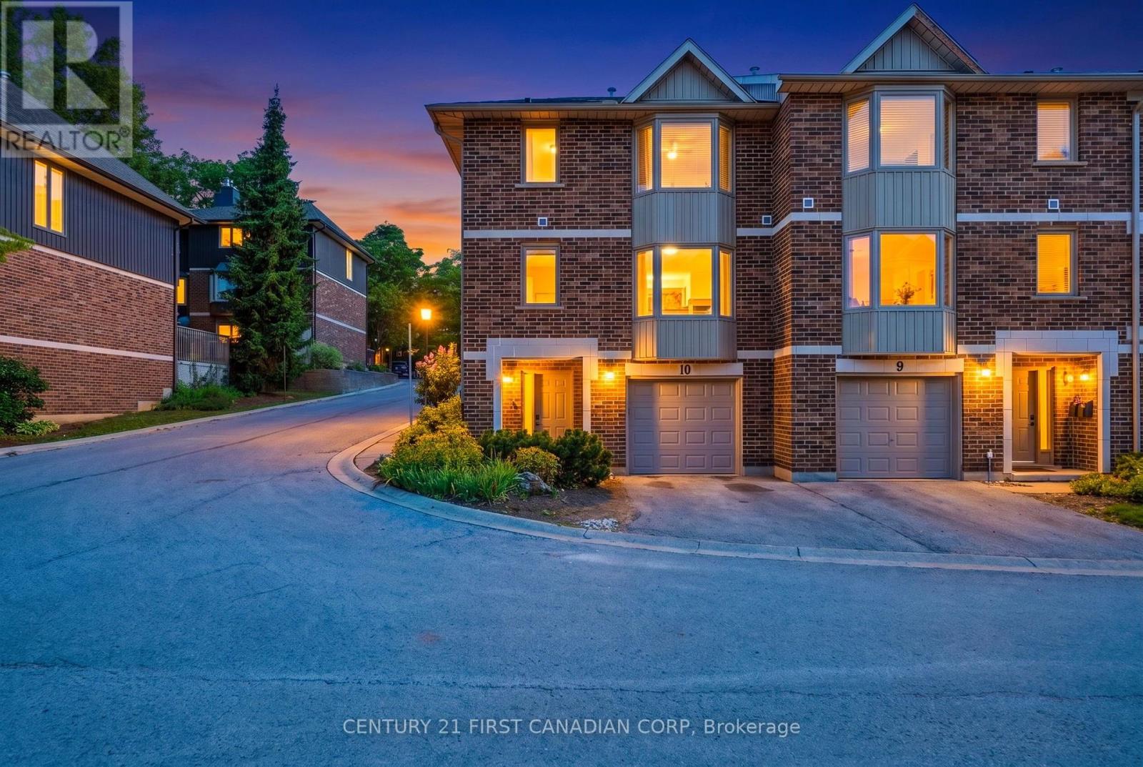 #10 1548 RICHMOND STREET - 38