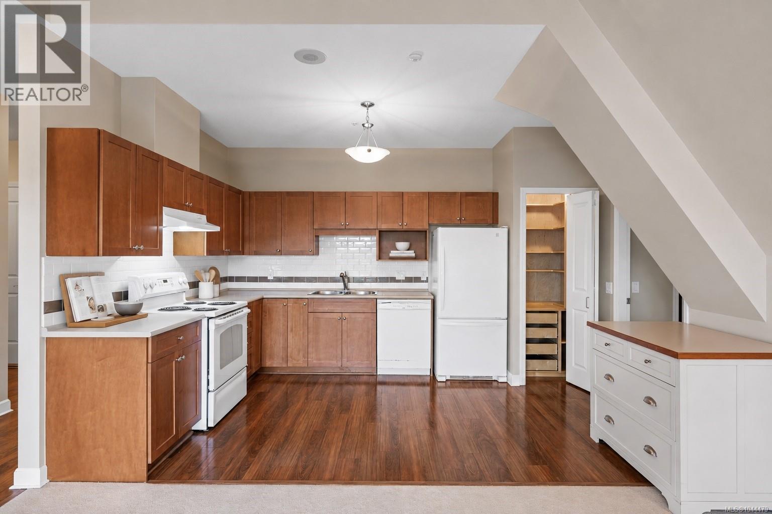 #433 650 Berwick Rd N - Image 3