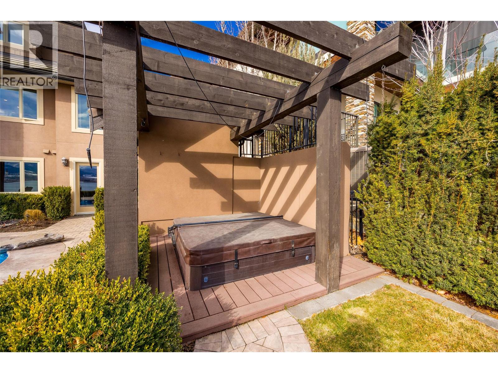  2583 Lucinde Road, West Kelowna