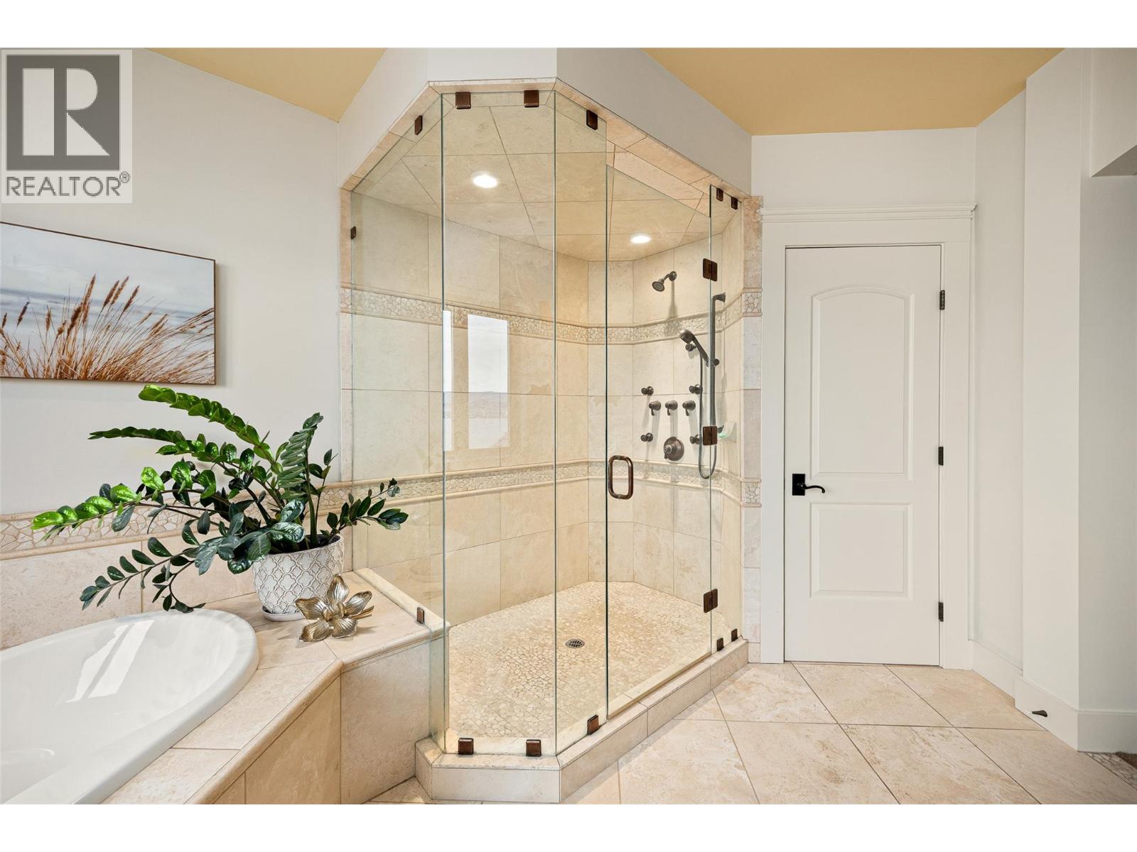  2583 Lucinde Road, West Kelowna