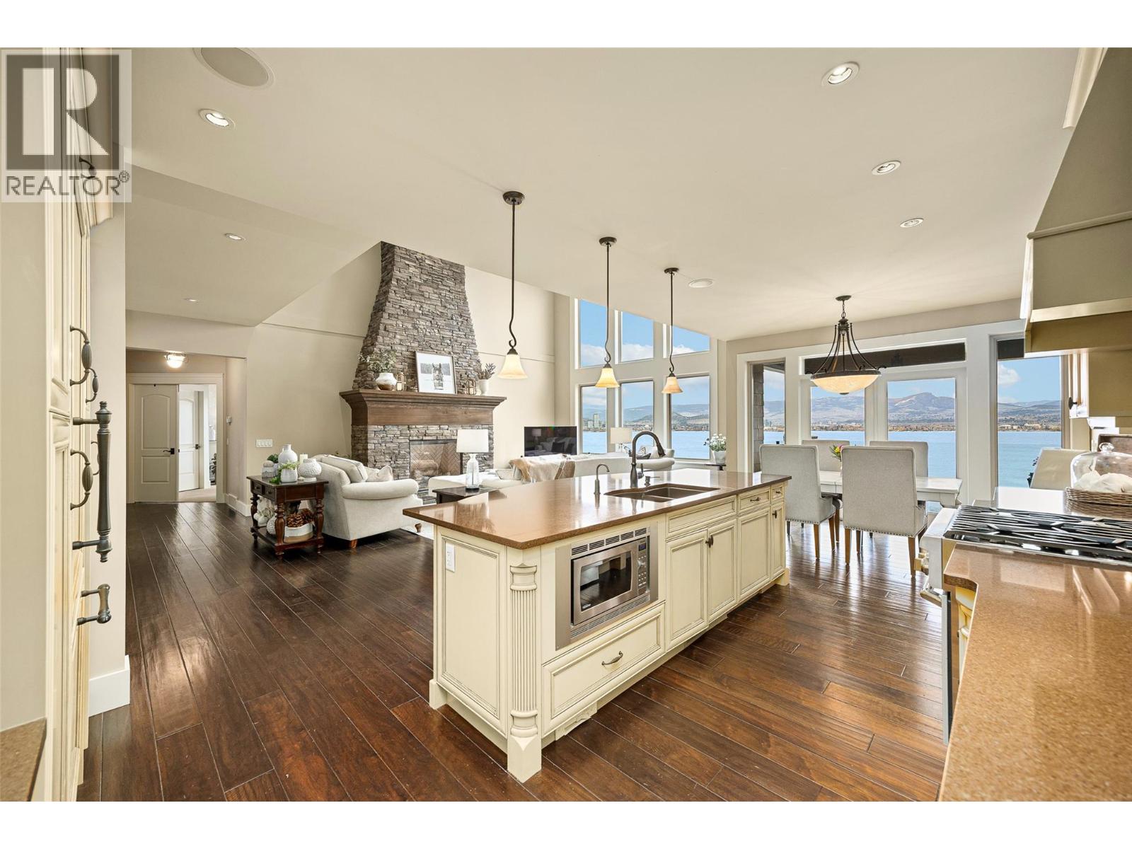  2583 Lucinde Road, West Kelowna