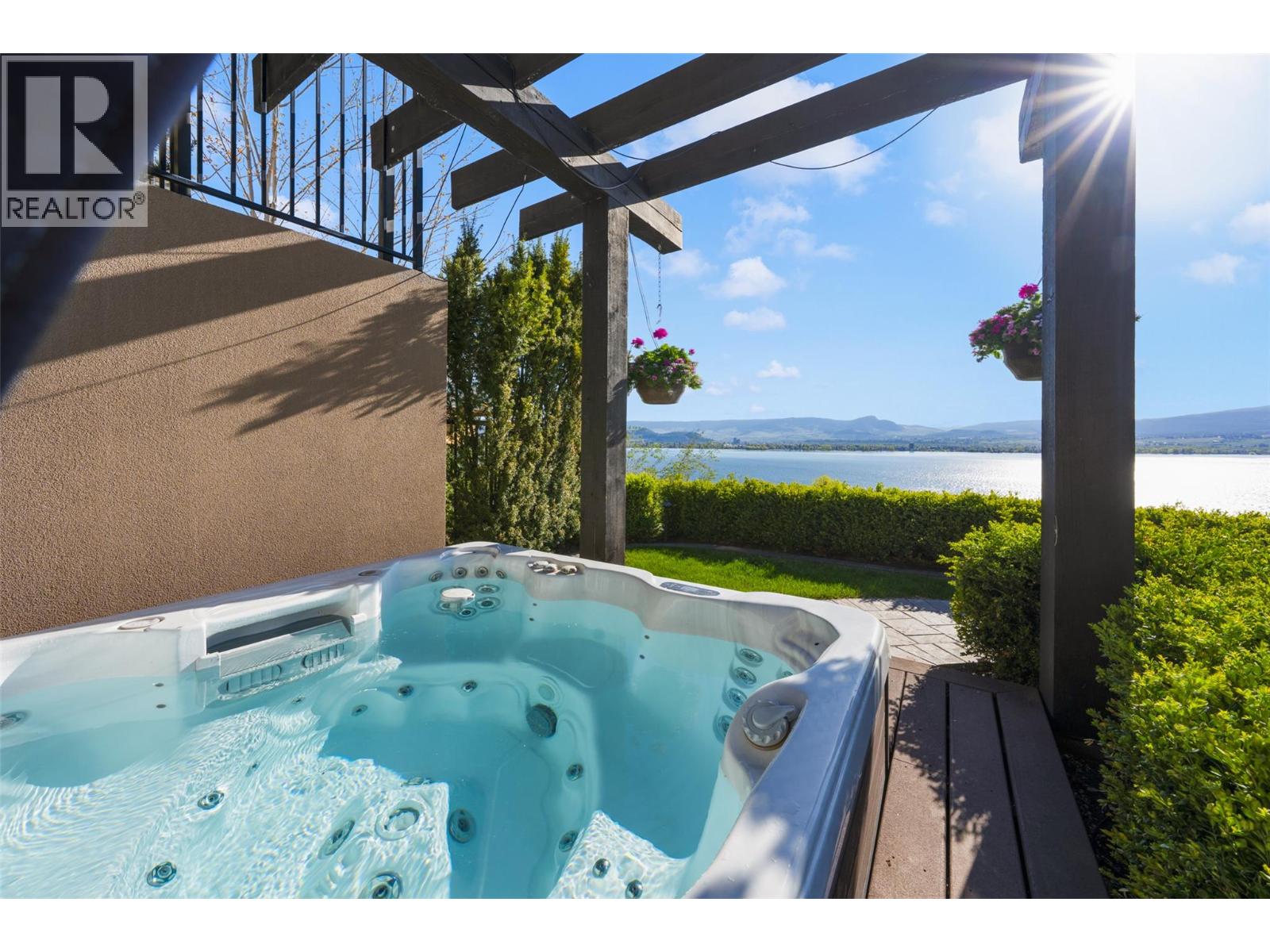  2583 Lucinde Road, West Kelowna