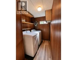 Mud room - 1475 6th Avenue, Valemount, BC V0E2Z0 Photo 7