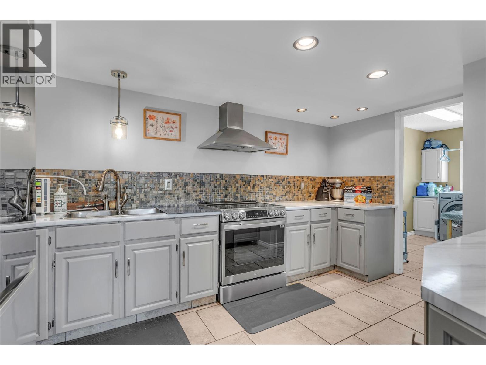 1 1675 Thayer Court, Kelowna