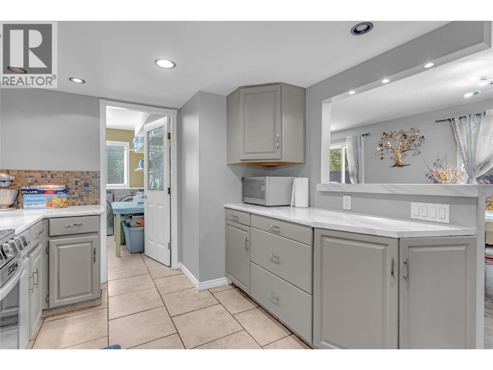 1 1675 Thayer Court, Kelowna