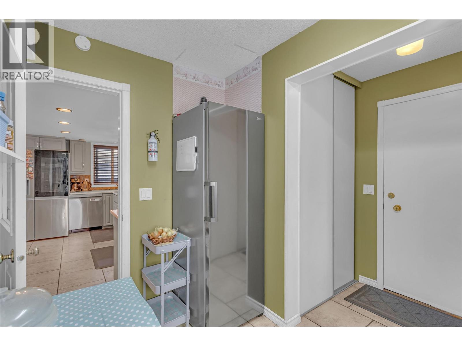 1 1675 Thayer Court, Kelowna