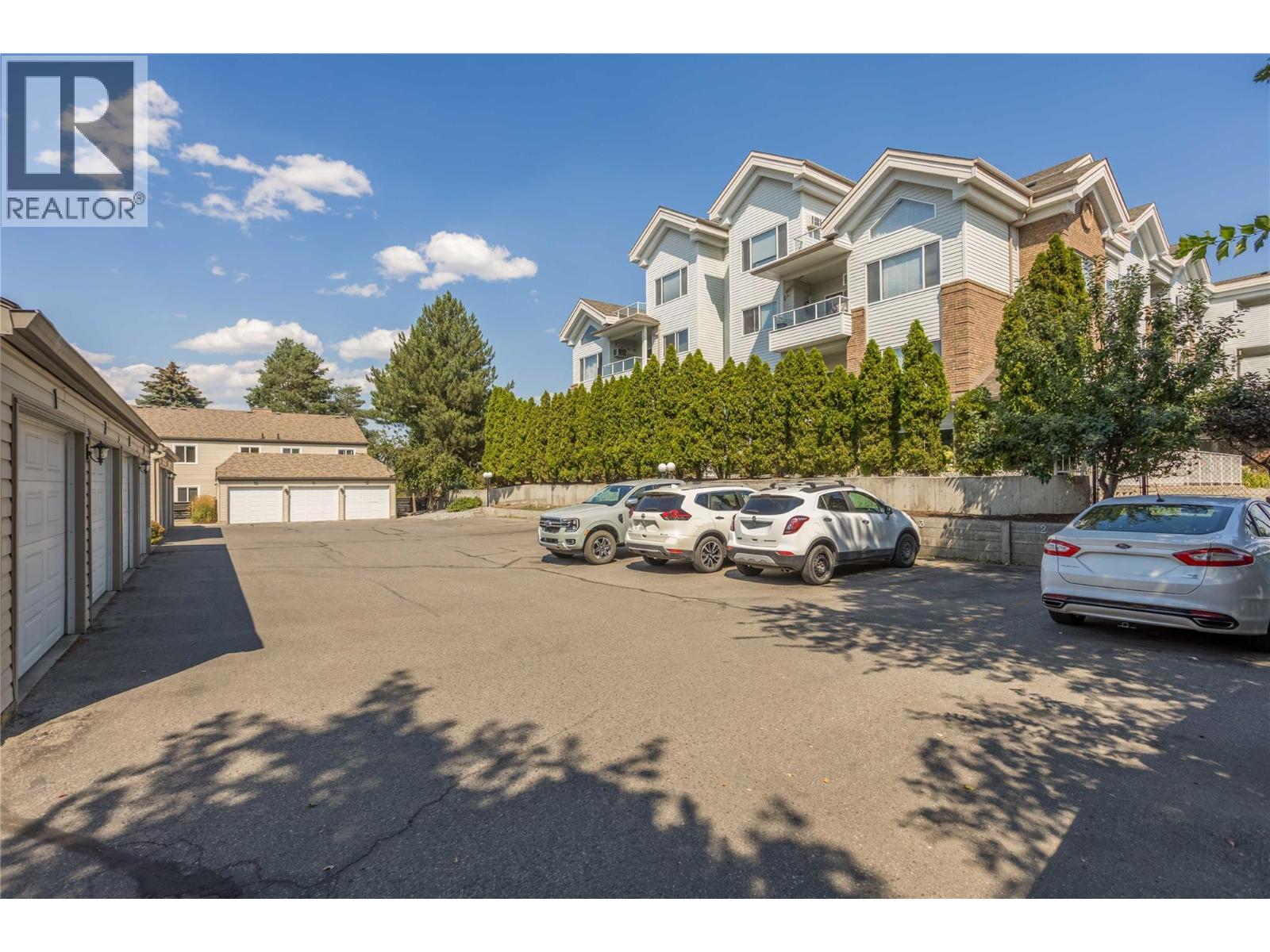1 1675 Thayer Court, Kelowna