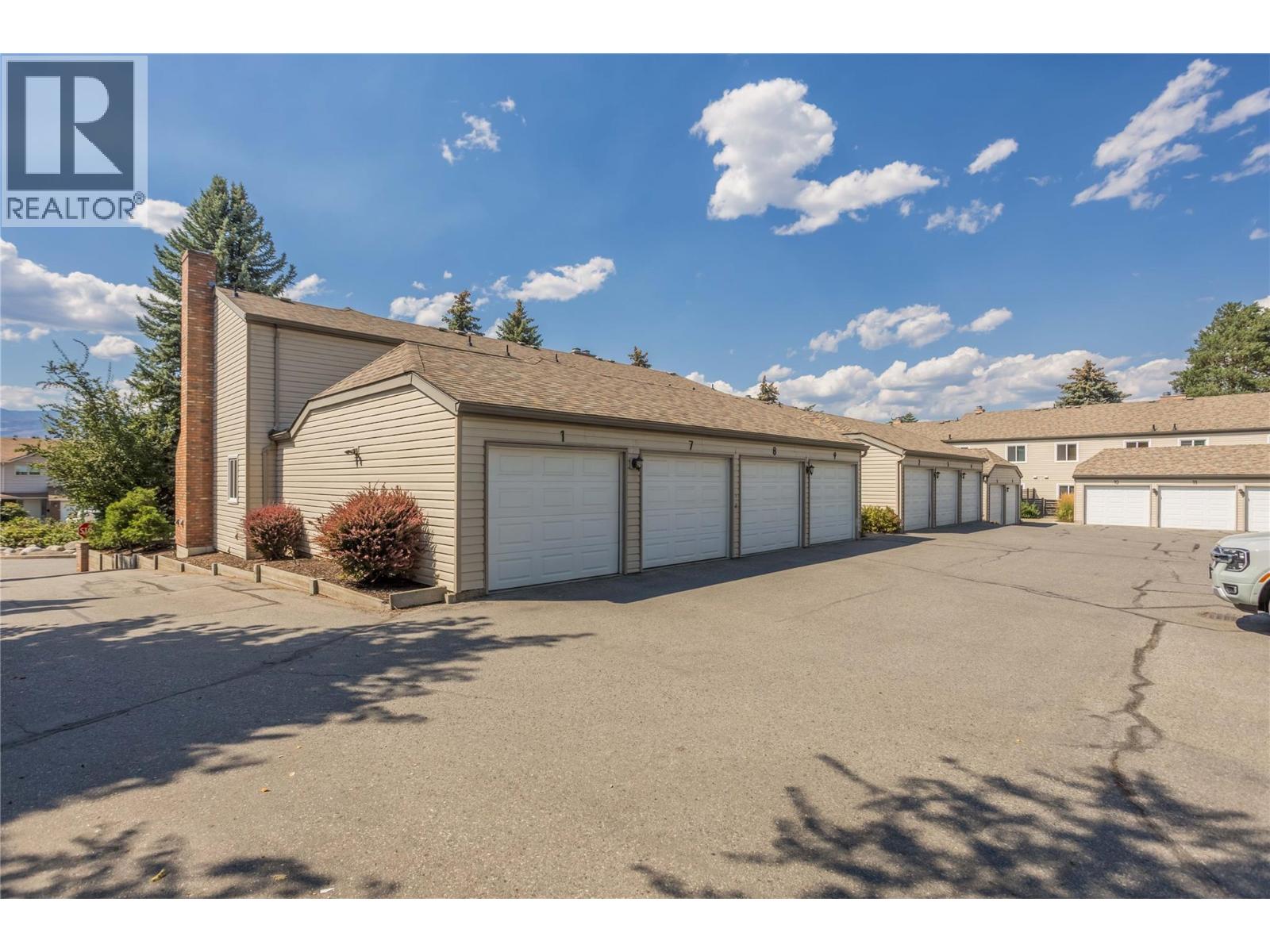 1 1675 Thayer Court, Kelowna